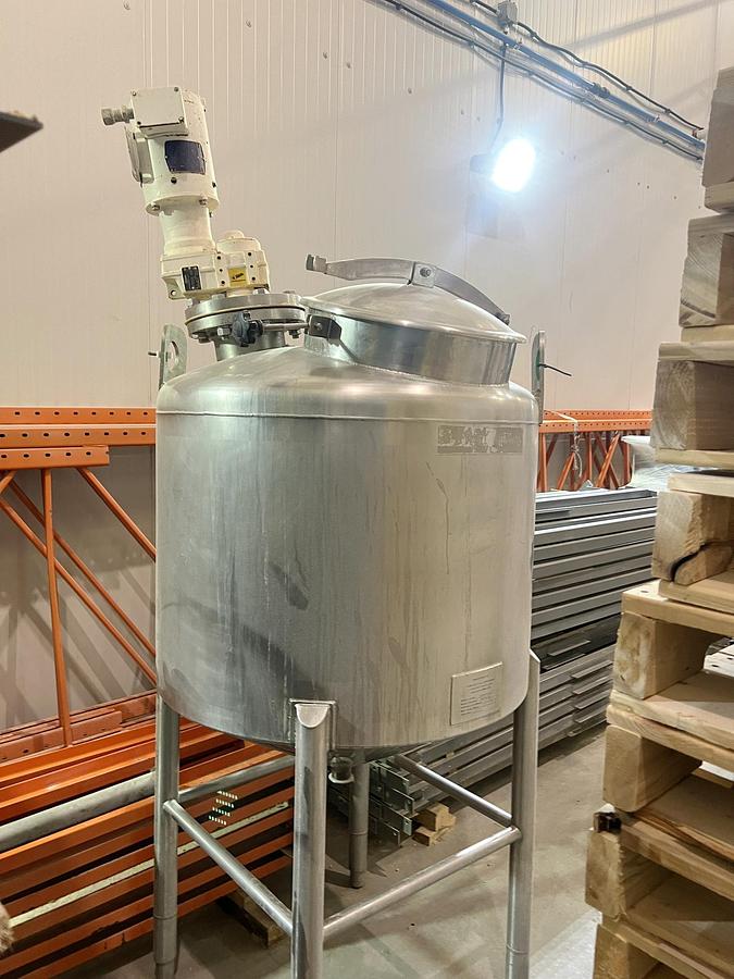 Used Used 100 Gallon 316L Stainless Steel Tank, With Mixer