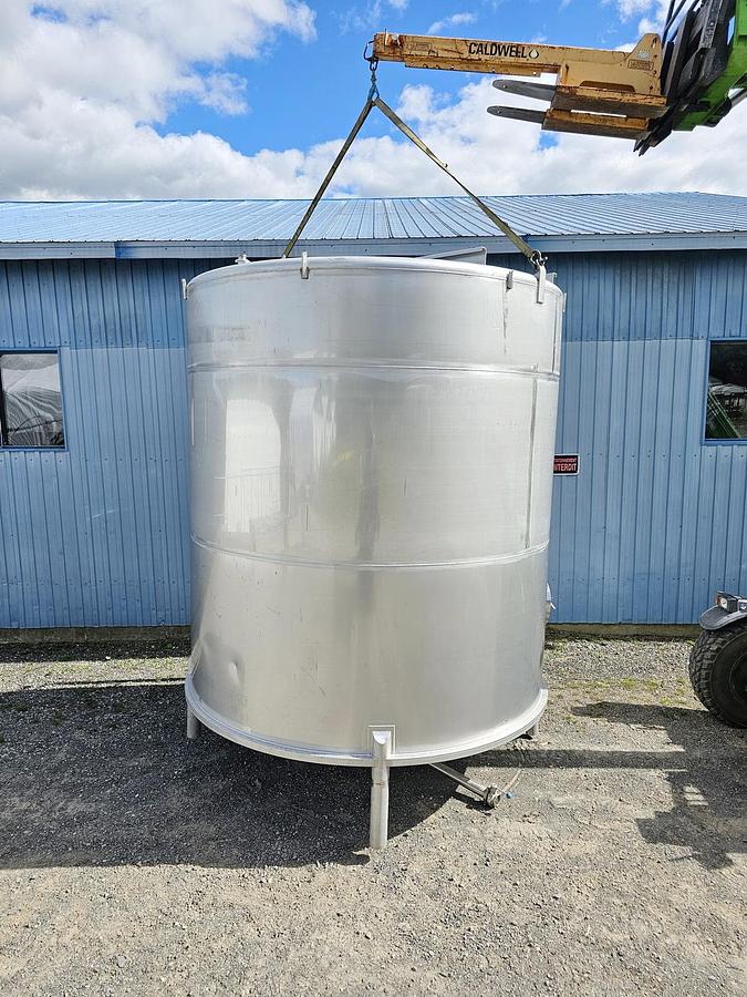 Used Used 5280 Gallon Tank, 304 Stainless Steel