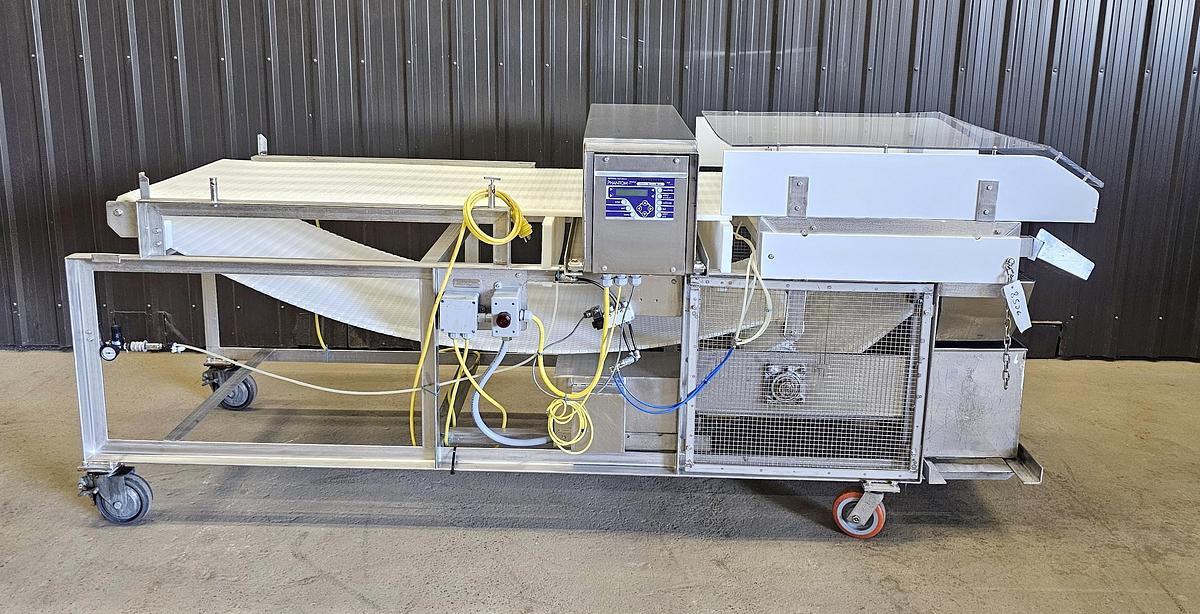 Used TCL Auction - Maple Leaf Foods - Ontario - Lot 138 - metal detector