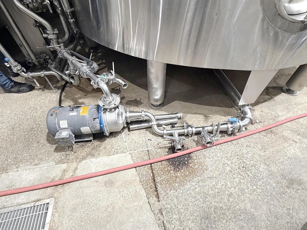 Used Used 13,208 Gallon Tank, 304 Stainless Steel, With Heat Exchanger & Pump
