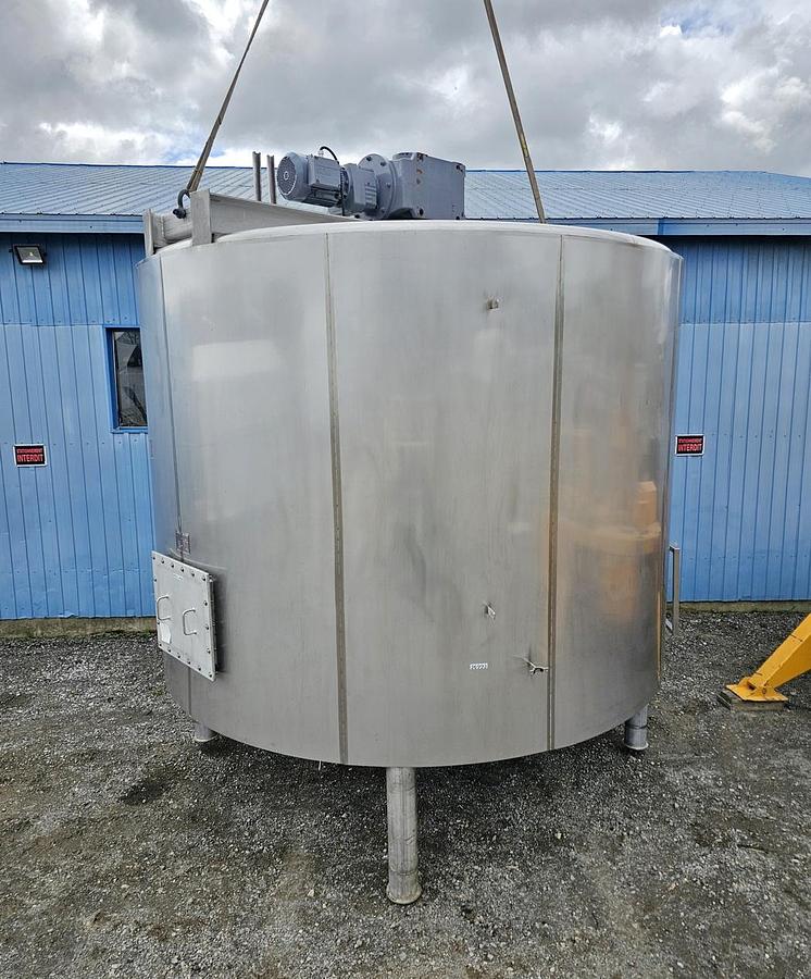 Used Used 7925 Gallon Jacketed Tank, 304 Stainless Steel, With Mixer