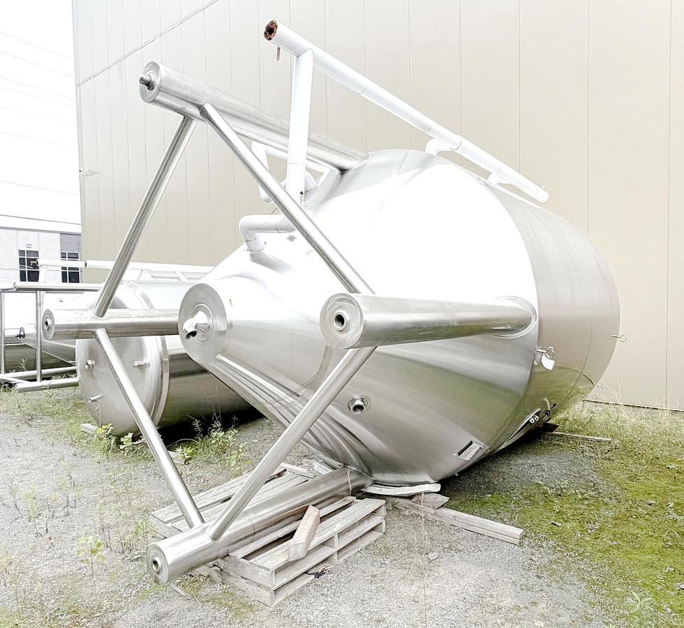 Used Used 5580 Gallon Jacketed Tank, 304 Stainless Steel