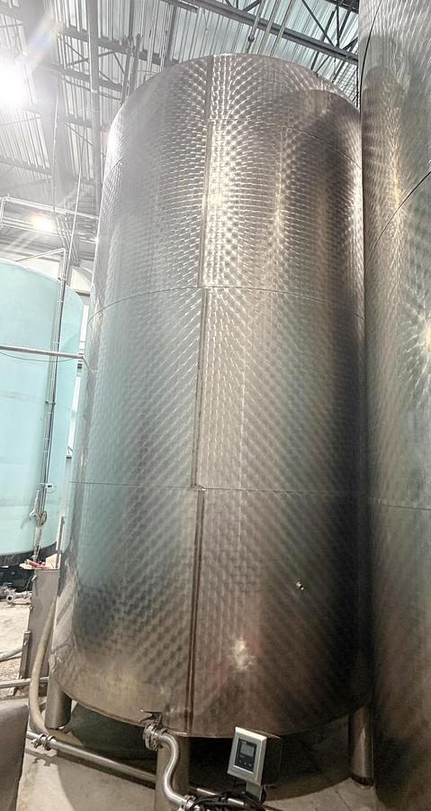 Used Used 5000 Gallon Tank, 304 Stainless Steel, With Heat Exchanger & Pump