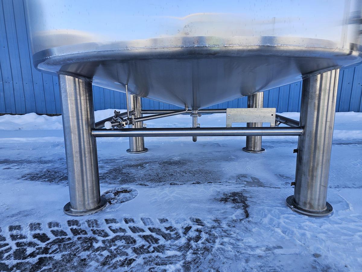 Used Used 2641 Gallon Insulated Tank, 304 Stainless Steel