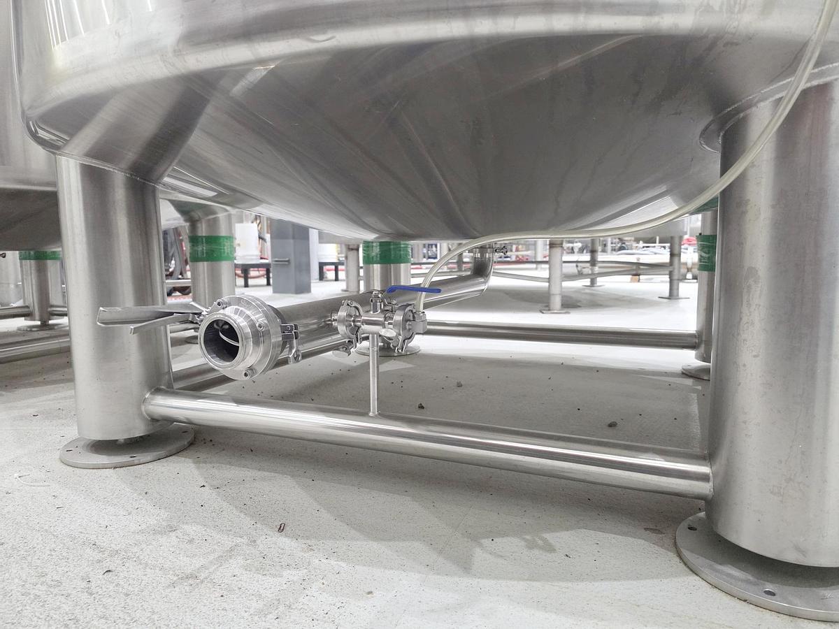 Used Used 4000 Gallon Jacketed Tank, 304 Stainless Steel, Electrically Heated