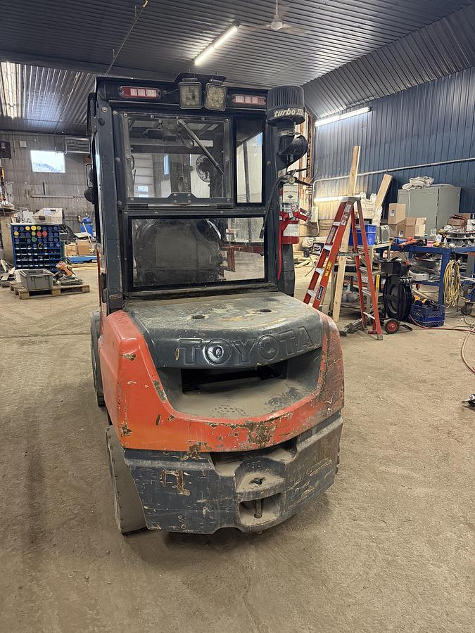 Used Used 2010 Toyota 8FDU30 Diesel Forklift – 6,000 LB Capacity – Enclosed Cab – Side Shift – Warehouse Relocation Sale