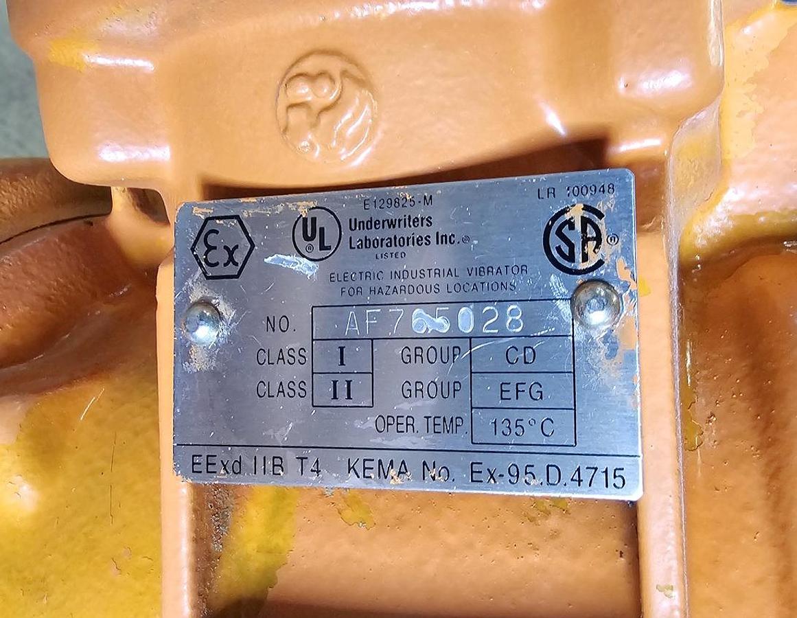 Used Used 150 Gallon Vibrating Hopper, 20 Cu.ft., Stainless Steel