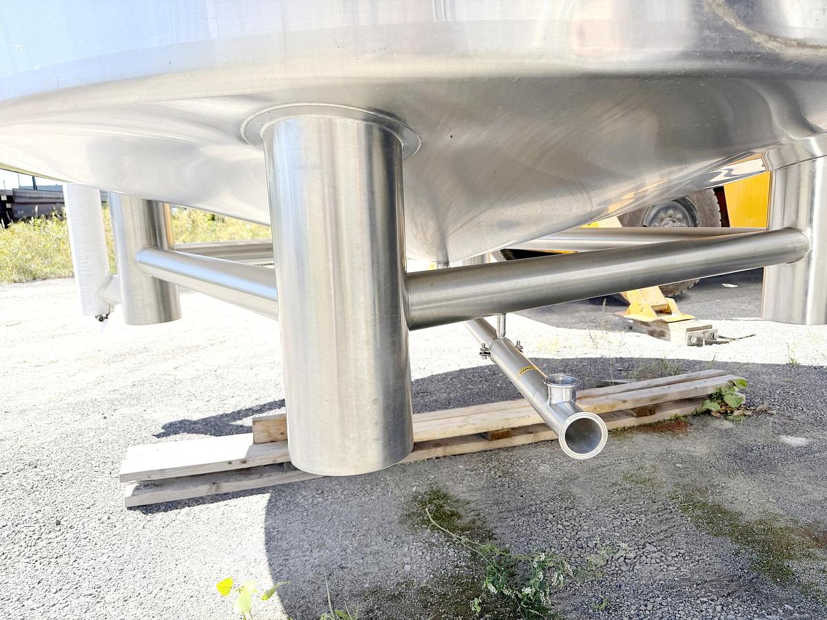 Used Used 5500 Gallon Jacketed Tank, 304 Stainless Steel