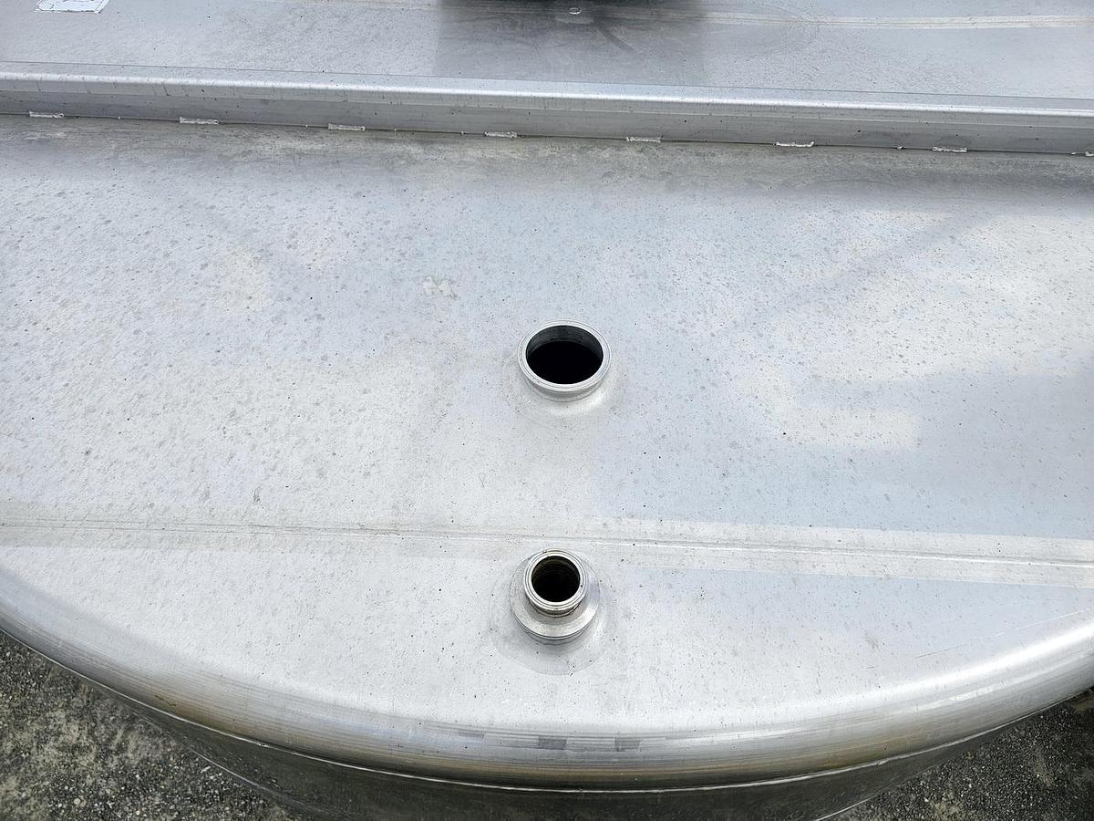 Used Used 5280 Gallon Tank, 304 Stainless Steel