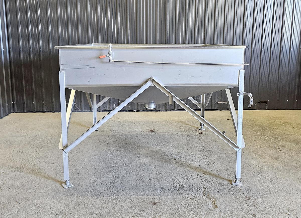 Used TCL Auction - Maple Leaf Foods - Ontario - Lot 45 - Hopper