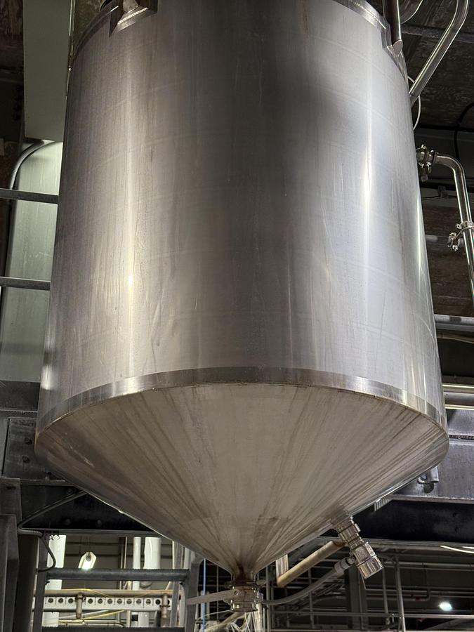 Used Used 600 Gallon Tank, 316L Stainless Steel, With Mixer