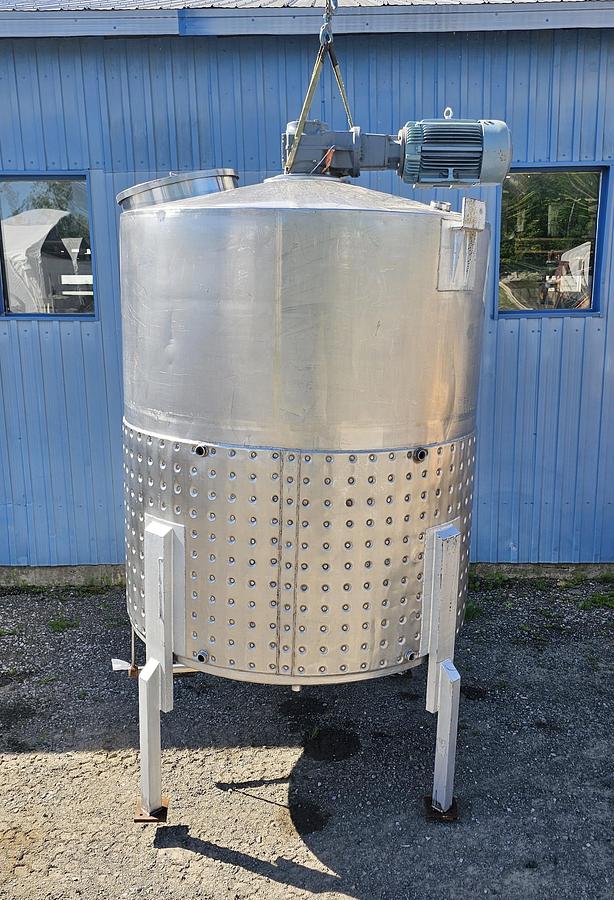 Used Used 1700 Gallon Jacketed Tank, 304 Stainless Steel, With Mixer