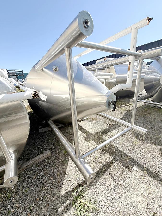 Used Used 2480 Gallon Jacketed Tank, 304 Stainless Steel