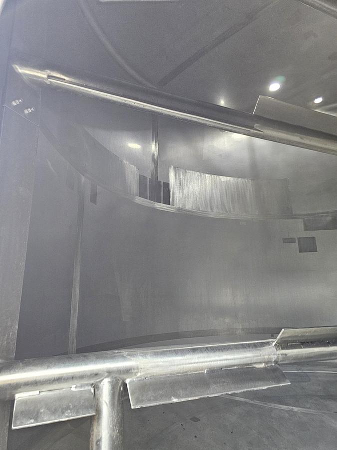 Used Used 7925 Gallon Jacketed Tank, 304 Stainless Steel, With Mixer