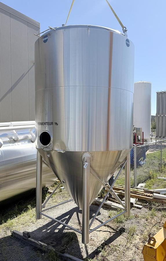 Used Used 4966 Gallon Jacketed Tank, 304L Stainless Steel