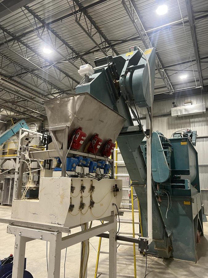 Used Used AFS Ribbon/Paddle Blender, 100 Cubic Feet, With Infeed & Outfeed Drag Conveyors