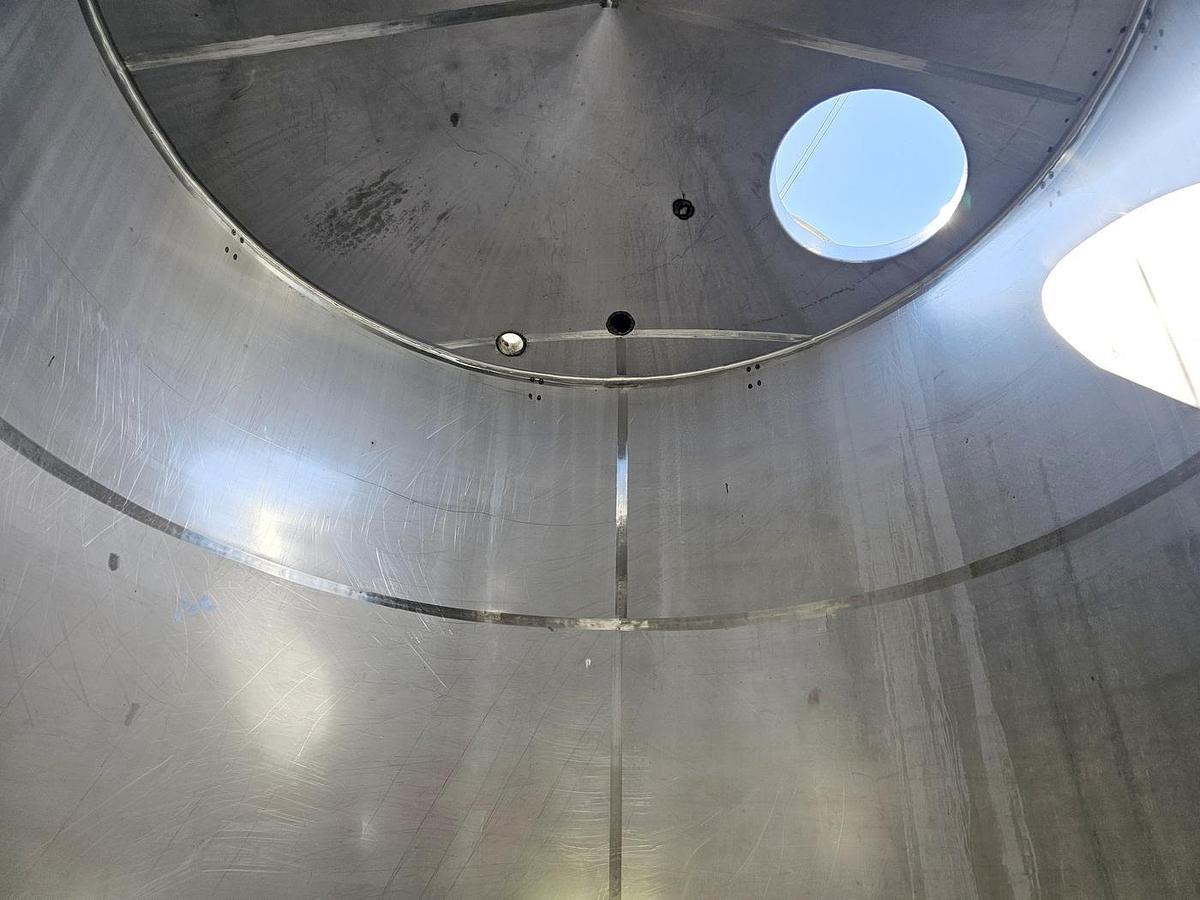 Used Used 5000 Gallon Tank, Stainless Steel