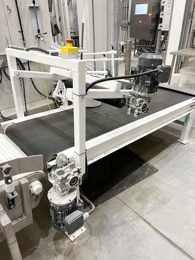 Used Used Fortress Stealth Metal Detector, with Belt Conveyors