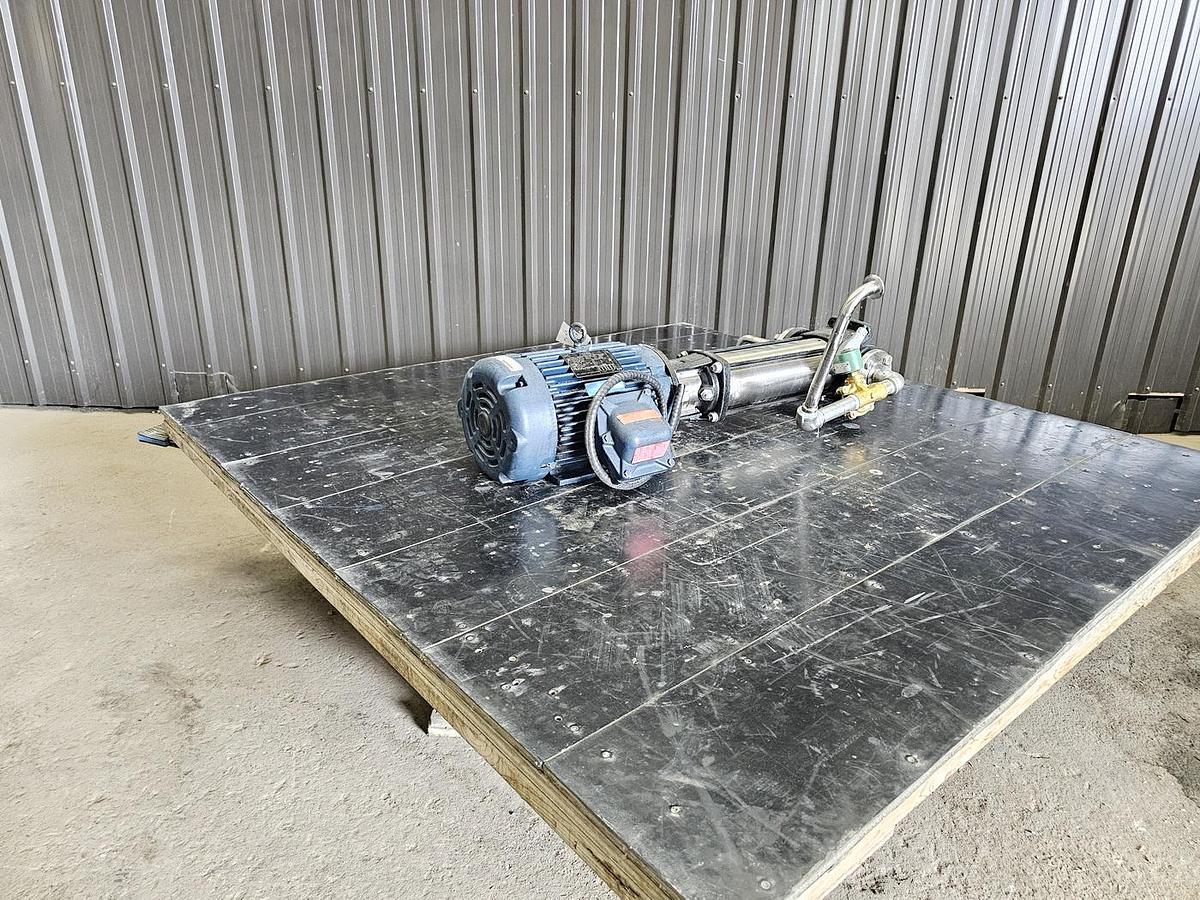 Used West Auction California - Lot DA-1114 Vertical Booster Pump