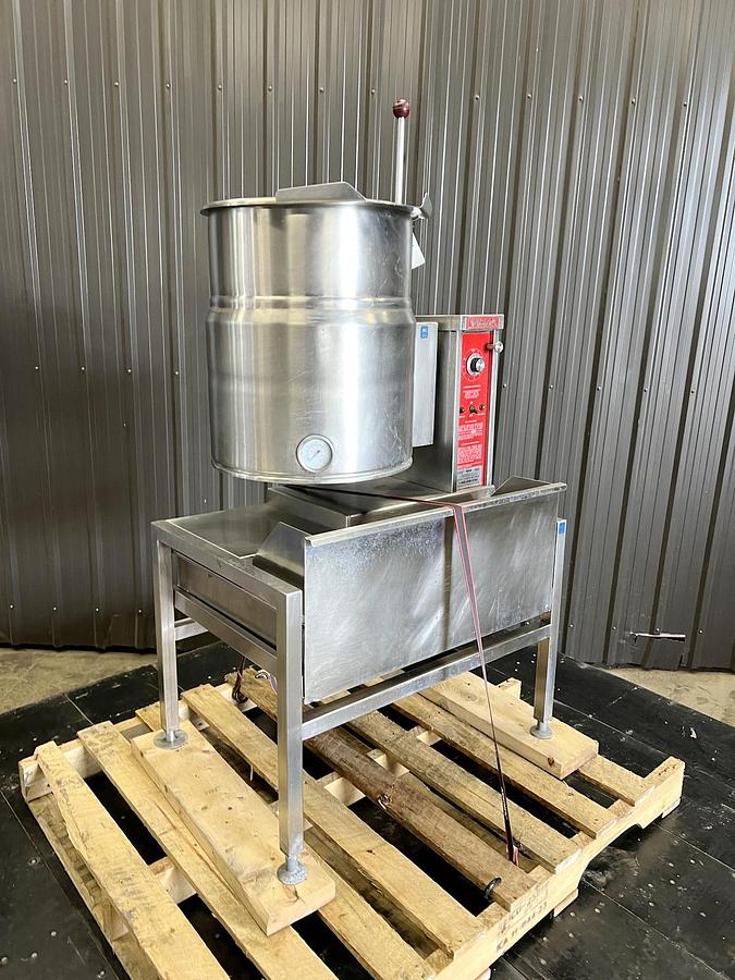 Used Used Vulcan 10 Gallon Tilting Kettle, Stainless Steel, Electrically Heated