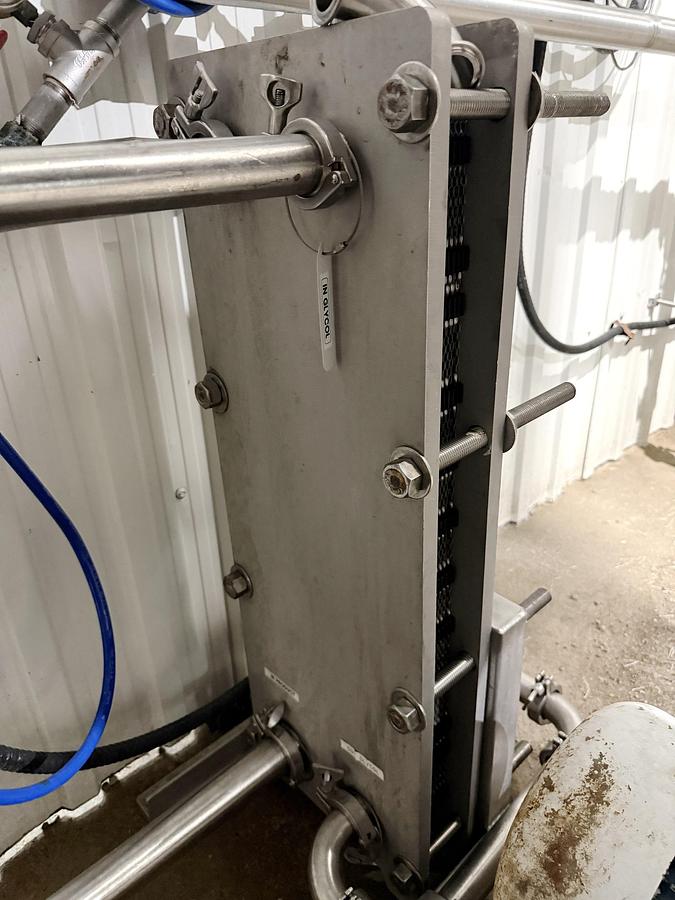 Used Used 13,208 Gallon Tank, 304 Stainless Steel, With Heat Exchanger & Pump
