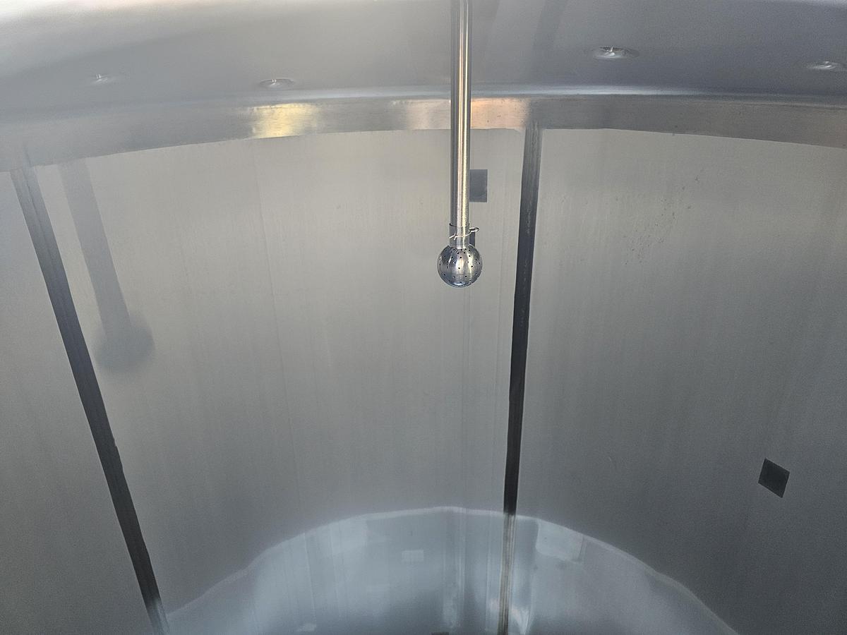 Used Used 2641 Gallon Insulated Tank, 304 Stainless Steel