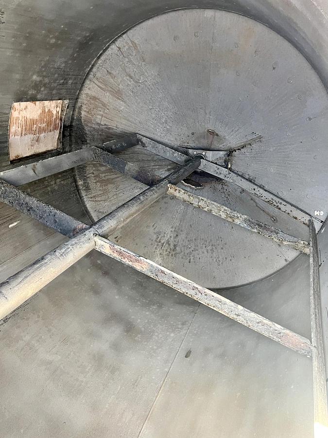 Used Used 4000 Gallon Tank, Carbon Steel, With Sweeper Mixer