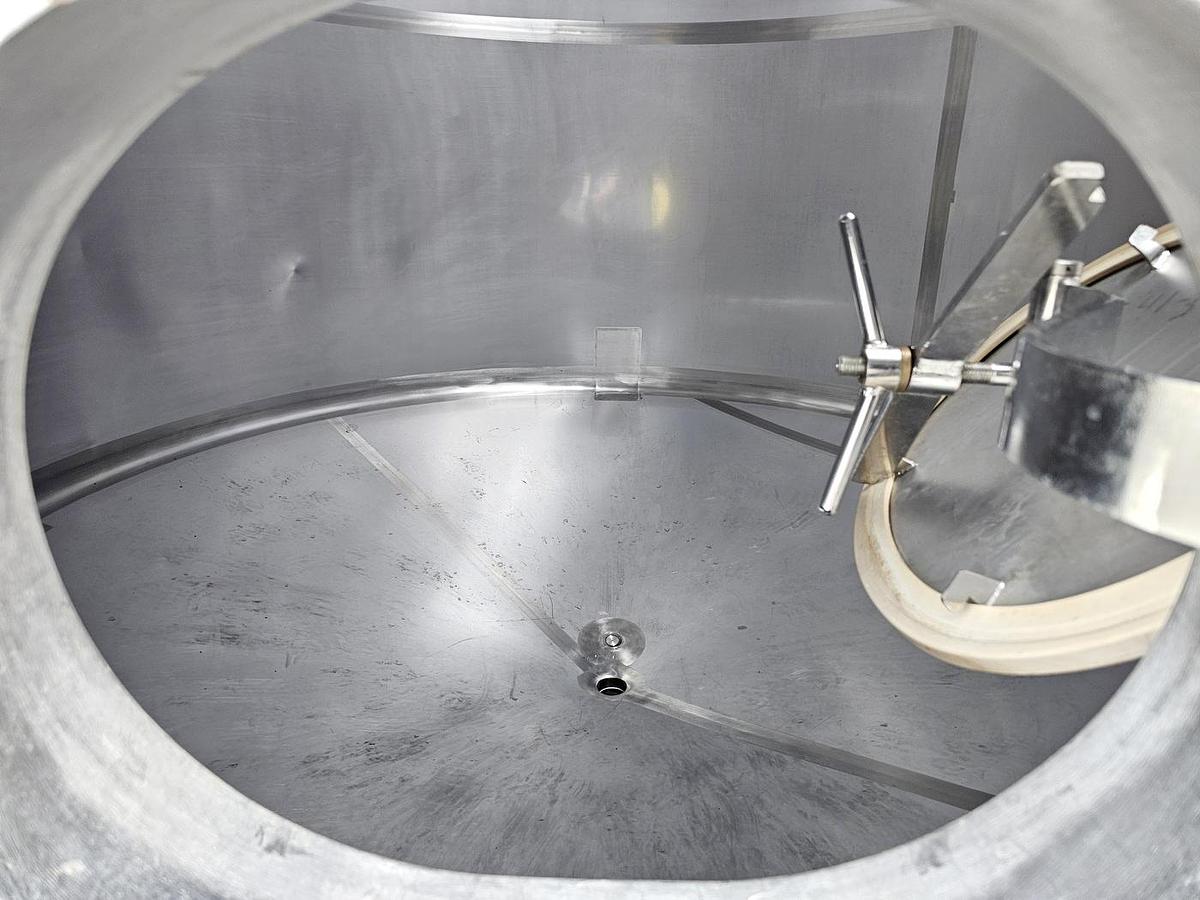 Used Used 5280 Gallon Tank, 304 Stainless Steel