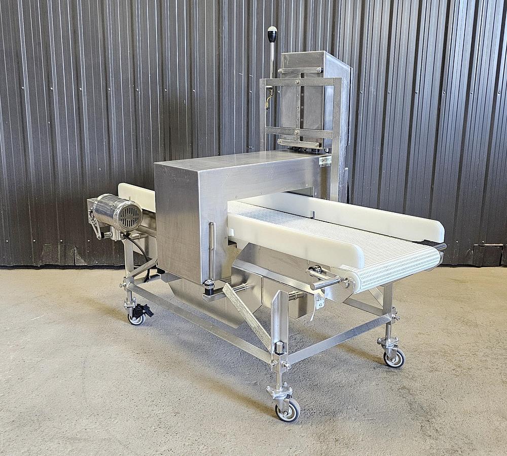Used TCL Auction - Maple Leaf Foods - Ontario - Lot 143 - metal detector