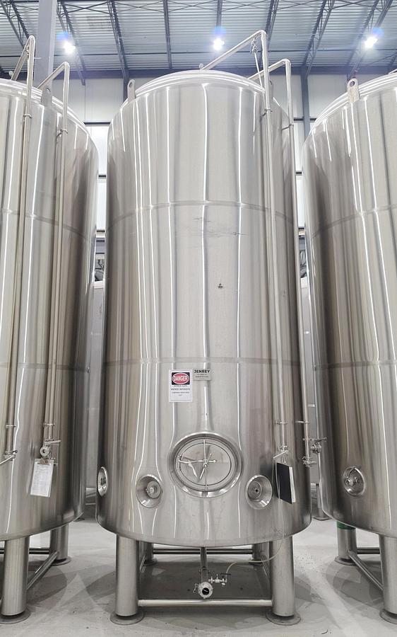 Used Used 4000 Gallon Jacketed Tank, 304 Stainless Steel, Electrically Heated