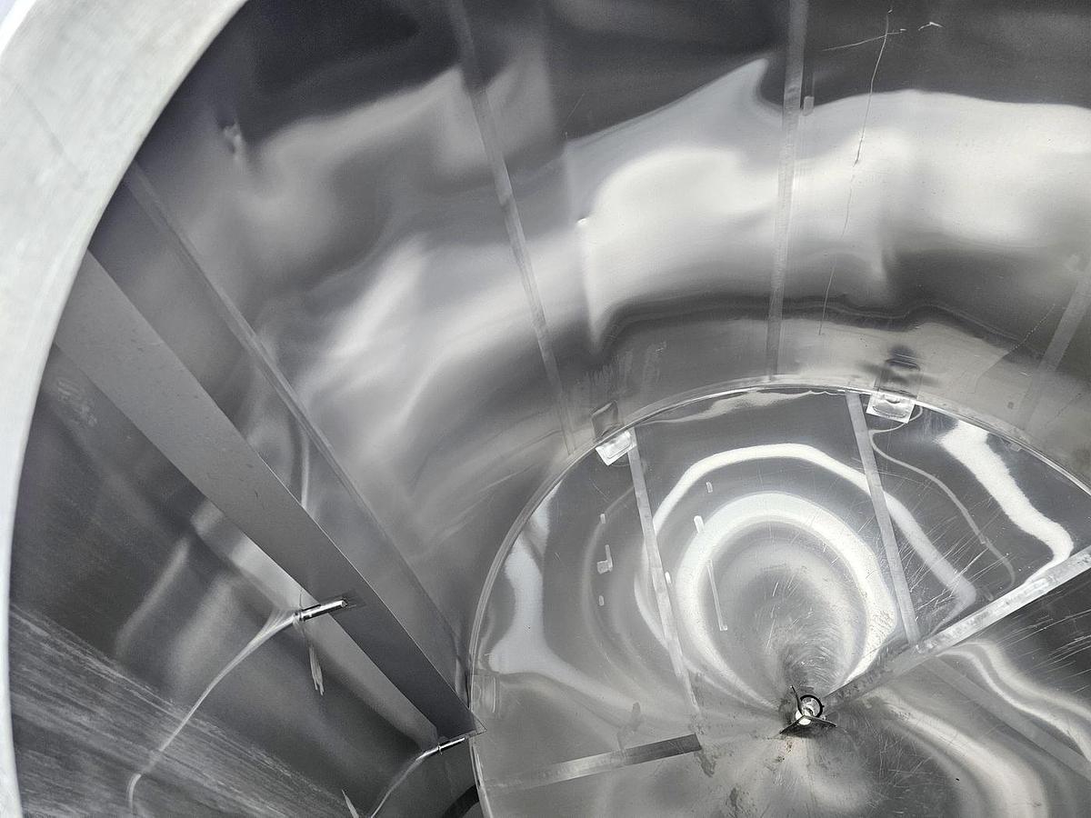 Used Used 6000 Gallon Tank, Stainless Steel