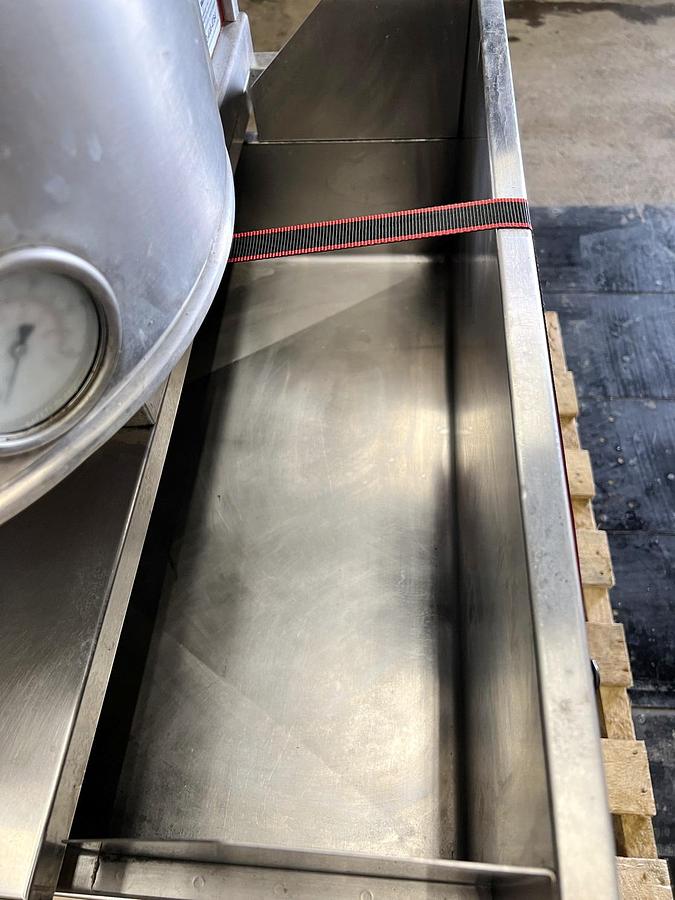 Used Used Vulcan 10 Gallon Tilting Kettle, Stainless Steel, Electrically Heated