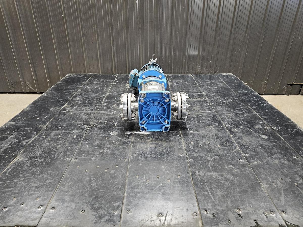 Used Used Goulds Centrifugal Inline Pump, 2'' x 2'', 5 HP