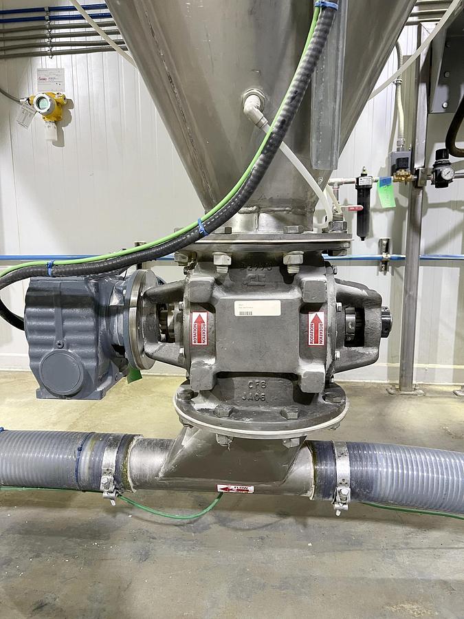 Used Used 3528 Gallon Tank (471.6 Cu.Ft. Silo), 304L Stainless Steel