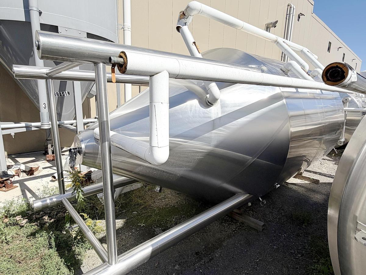 Used Used 2480 Gallon Jacketed Tank, 304 Stainless Steel