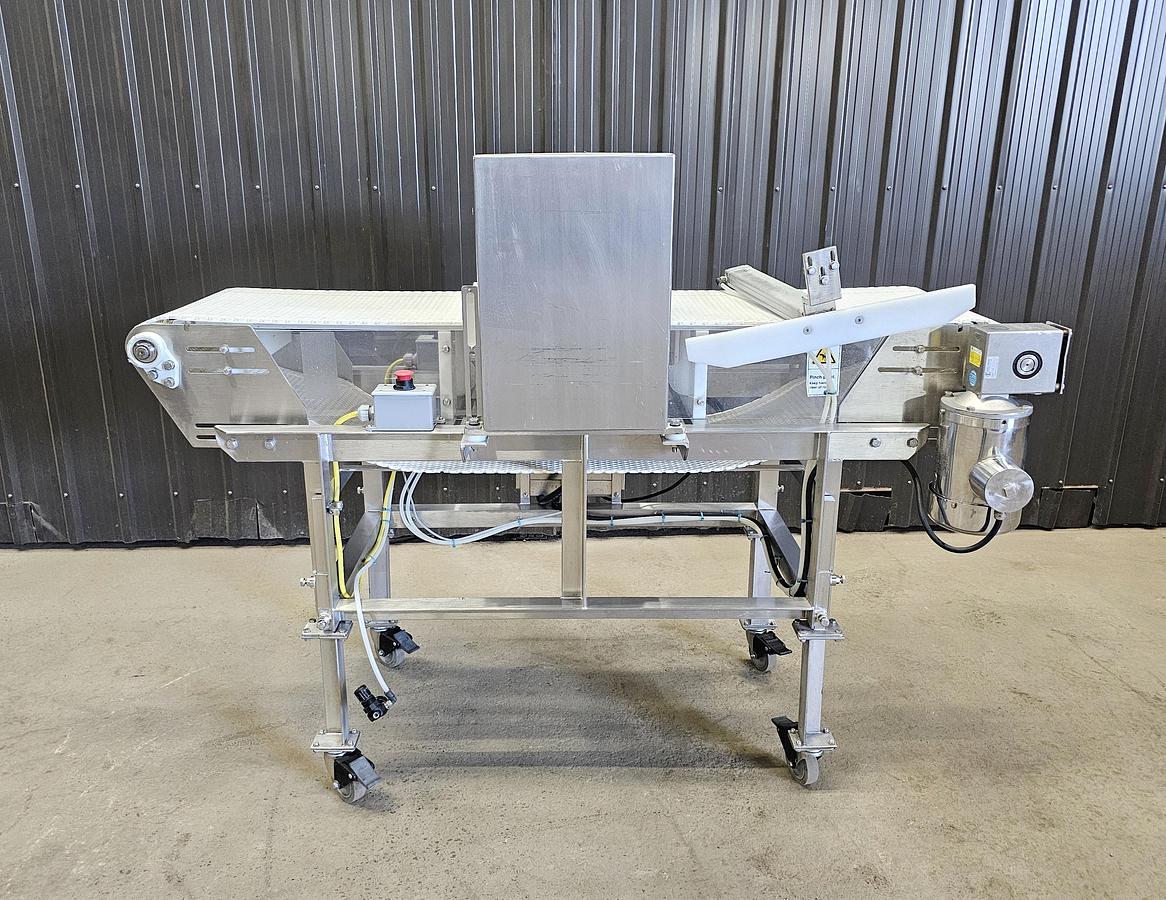 Used TCL Auction - Maple Leaf Foods - Ontario - Lot 151 - metal detector