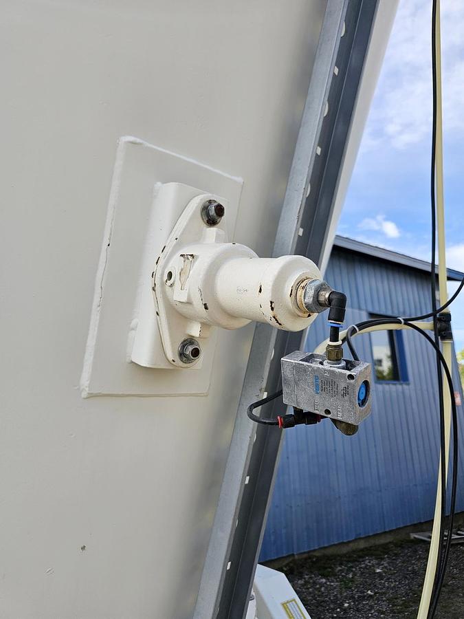 Used Hopper with screw valve