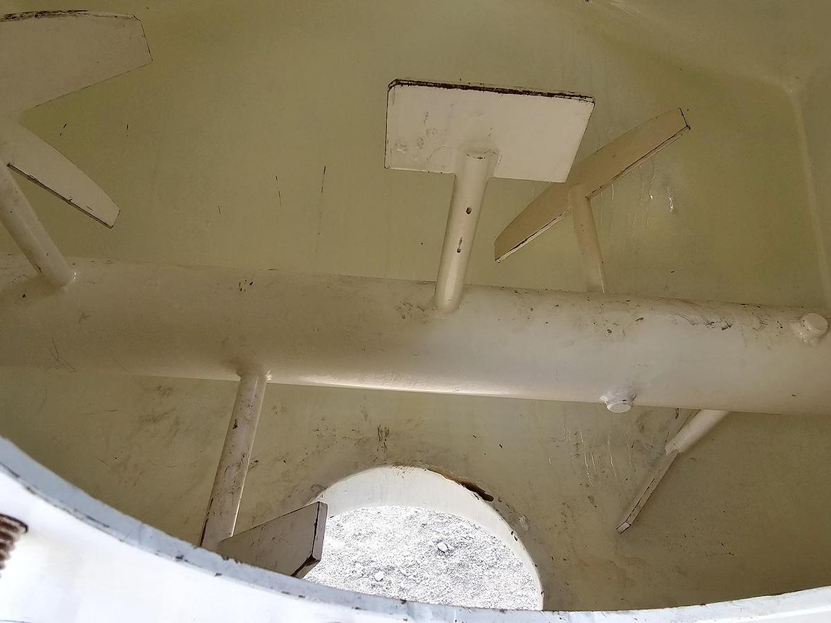 Used Hopper with screw valve