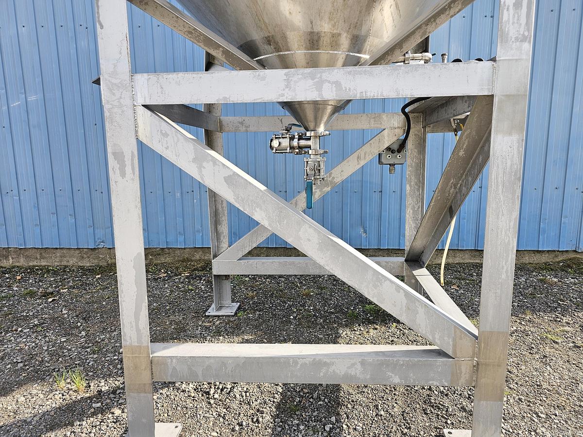 Used TCL Auction - Maple Leaf Foods - Ontario - Lot 26 - Tank