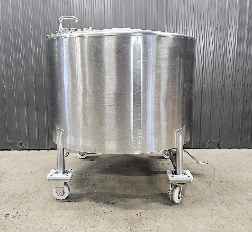 Used Used 1100 Gallon, Stainless Steel Tank