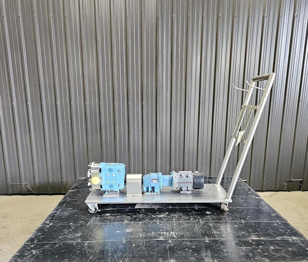 Used Used Waukesha Rotary Lobe Pump, Model 32, 1.5 HP