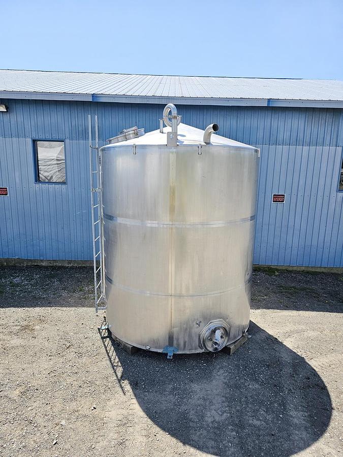 Used Used 5000 Gallon Tank, Stainless Steel