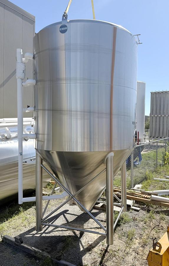 Used Used 4966 Gallon Jacketed Tank, 304L Stainless Steel