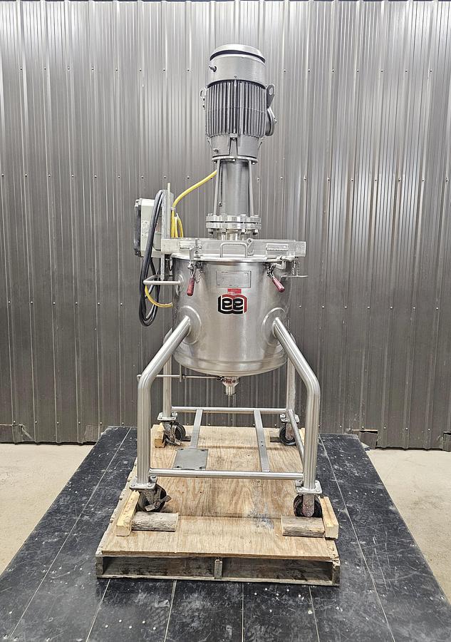 Used Aaron Posnik Connecticut - Lot 121 - Lee tank with mixer