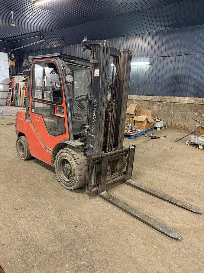 Used Used 2010 Toyota 8FDU30 Diesel Forklift – 6,000 LB Capacity – Enclosed Cab – Side Shift – Warehouse Relocation Sale