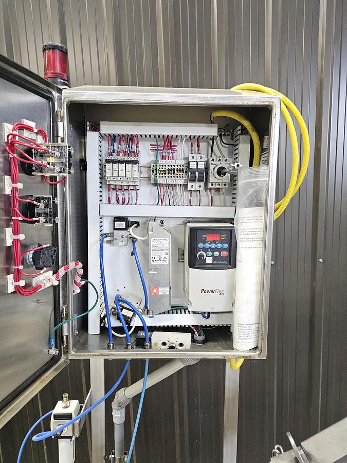 Used Used Fortress Stealth Metal Detector with Belt Conveyor & Pneumatic Rejector