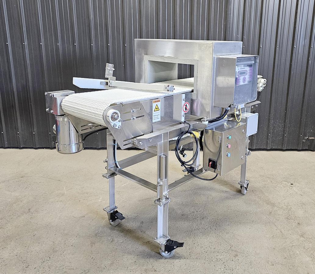 Used TCL Auction - Maple Leaf Foods - Ontario - Lot 151 - metal detector