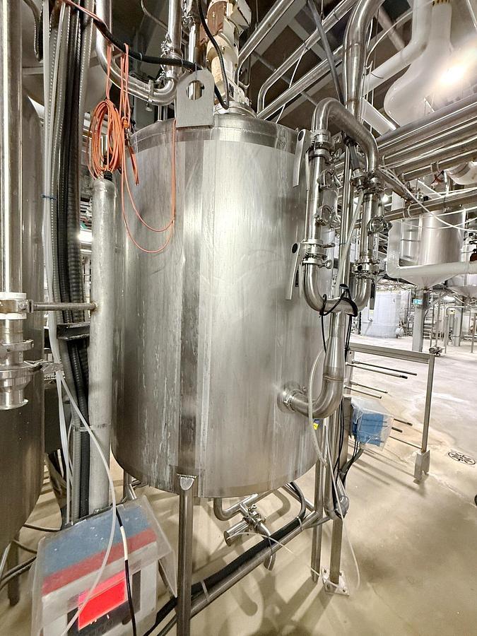 Used Used 600 Gallon Tank, 316L Stainless Steel, With Mixer