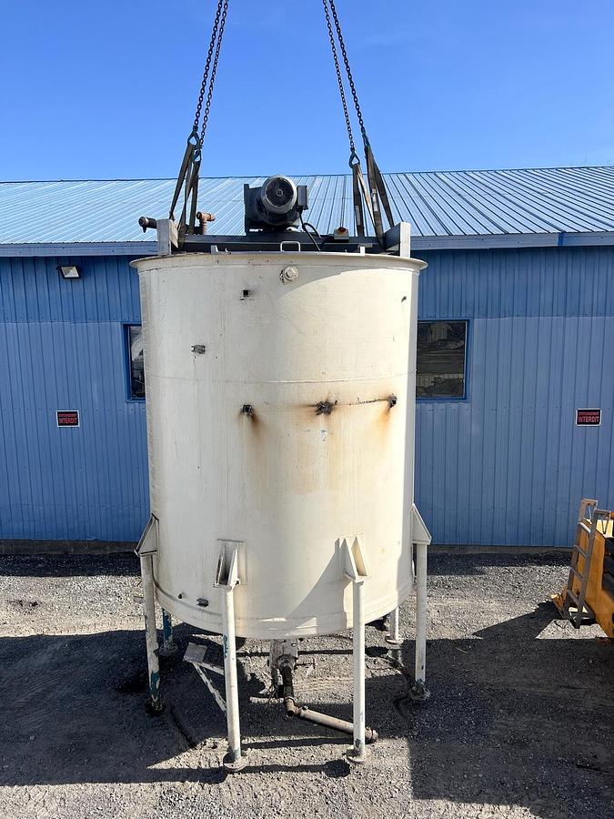 Used Used 4000 Gallon Tank, Carbon Steel, With Sweeper Mixer