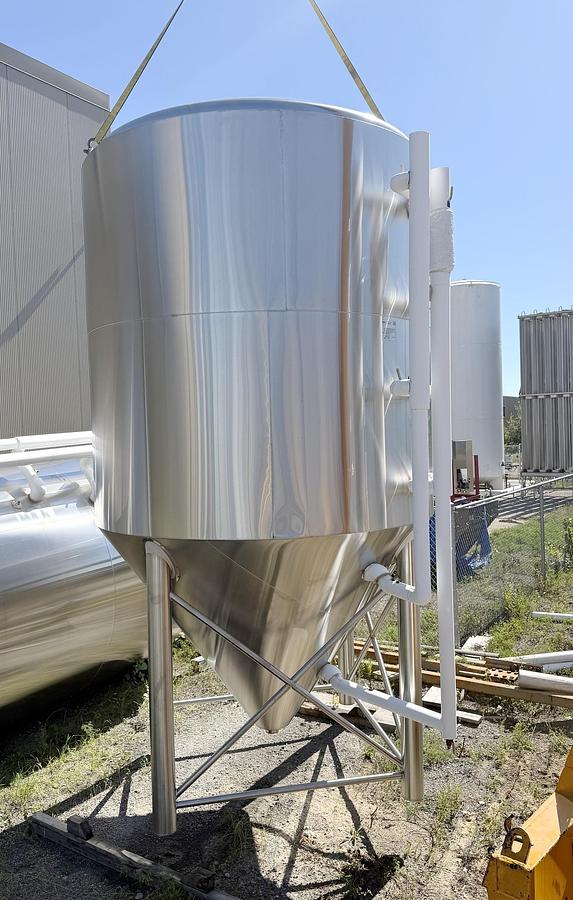 Used Used 4966 Gallon Jacketed Tank, 304L Stainless Steel